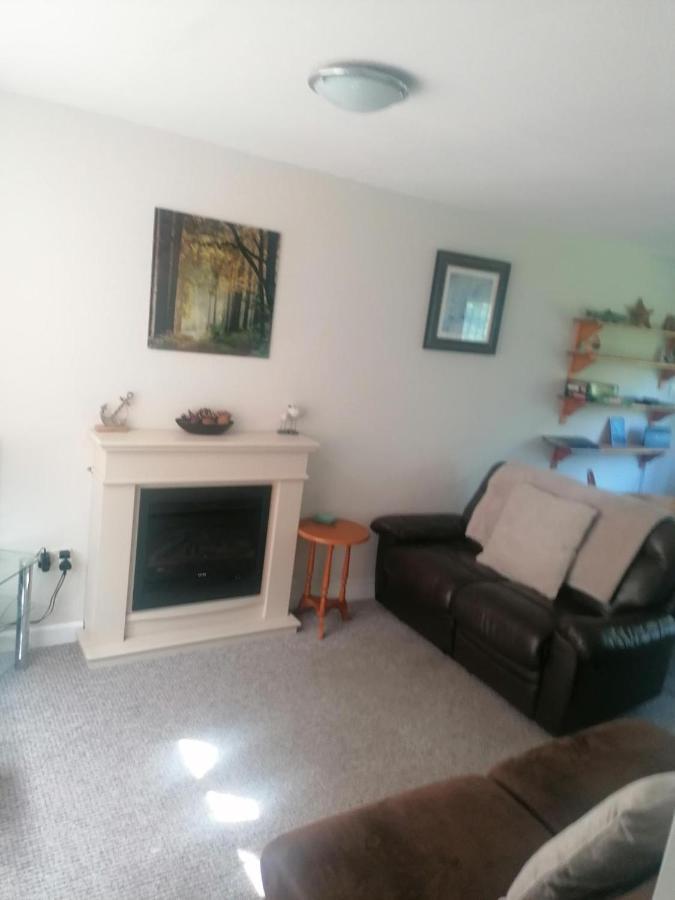 Le Chalet - 2 Bedroom Chalet House Sleeps 3 Pembroke Exterior photo