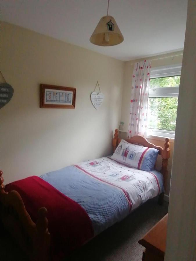Le Chalet - 2 Bedroom Chalet House Sleeps 3 Pembroke Exterior photo