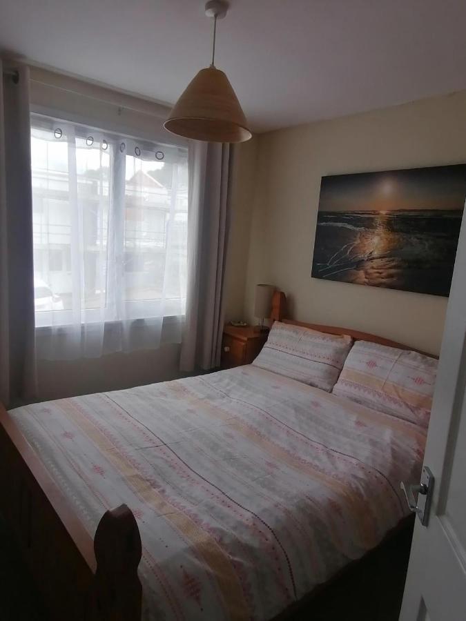 Le Chalet - 2 Bedroom Chalet House Sleeps 3 Pembroke Exterior photo